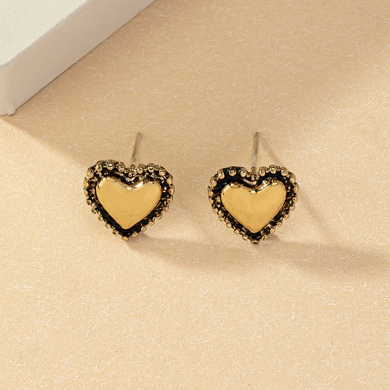 Women's Minimalist Versatile Retro Heart-Shaped Stud Earrings